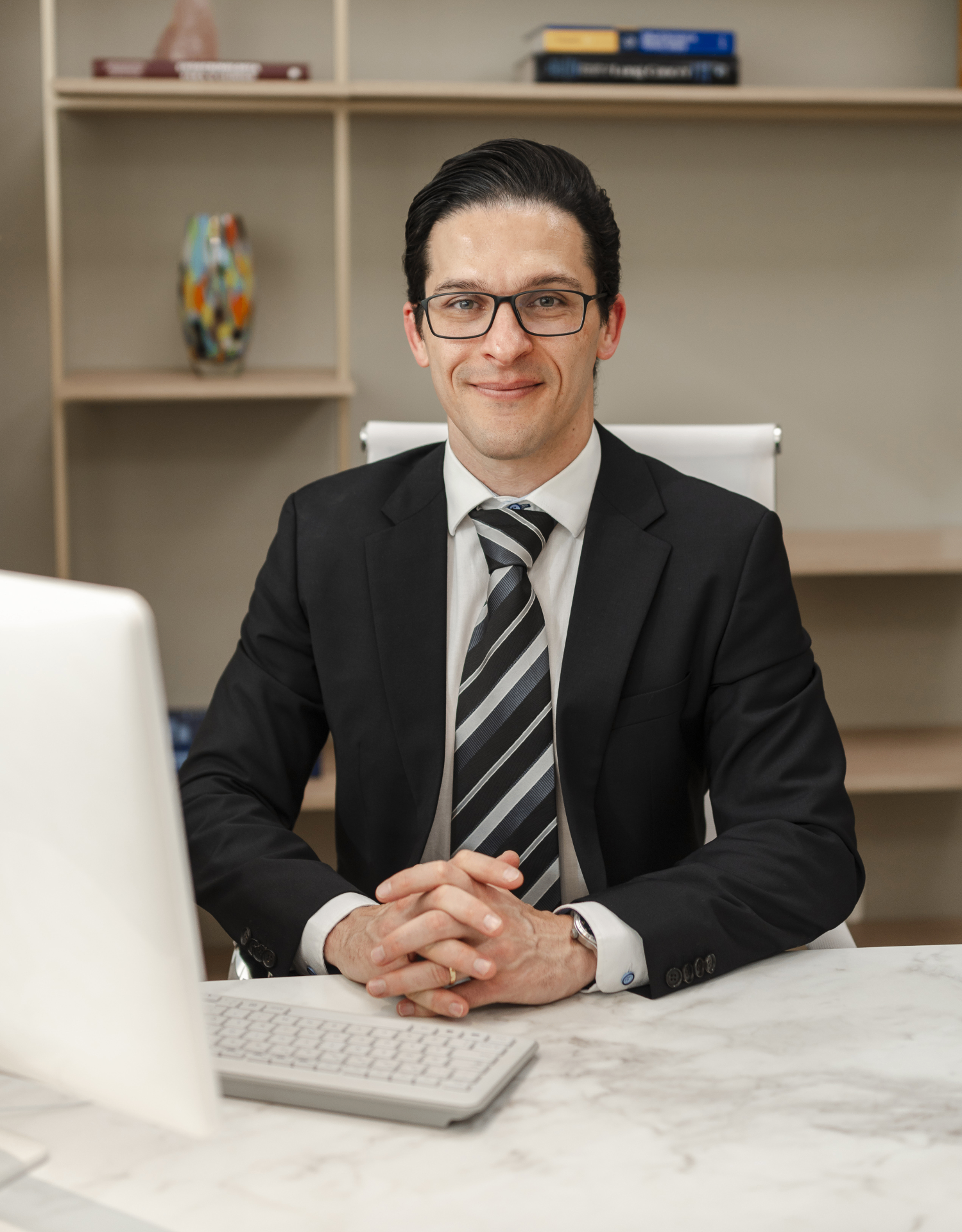Dr. André de Val Barreto, cirurgião torácico, em seu consultório